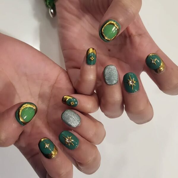 Emerald and Gold Nails - Image 2