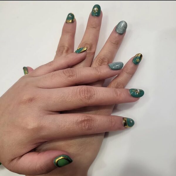 Emerald and Gold Nails - Image 3
